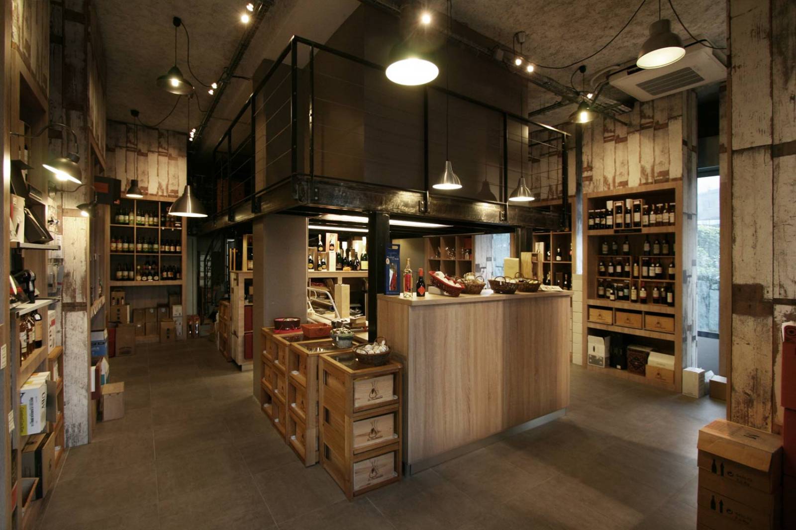 Agencement intérieur caviste à Monrant