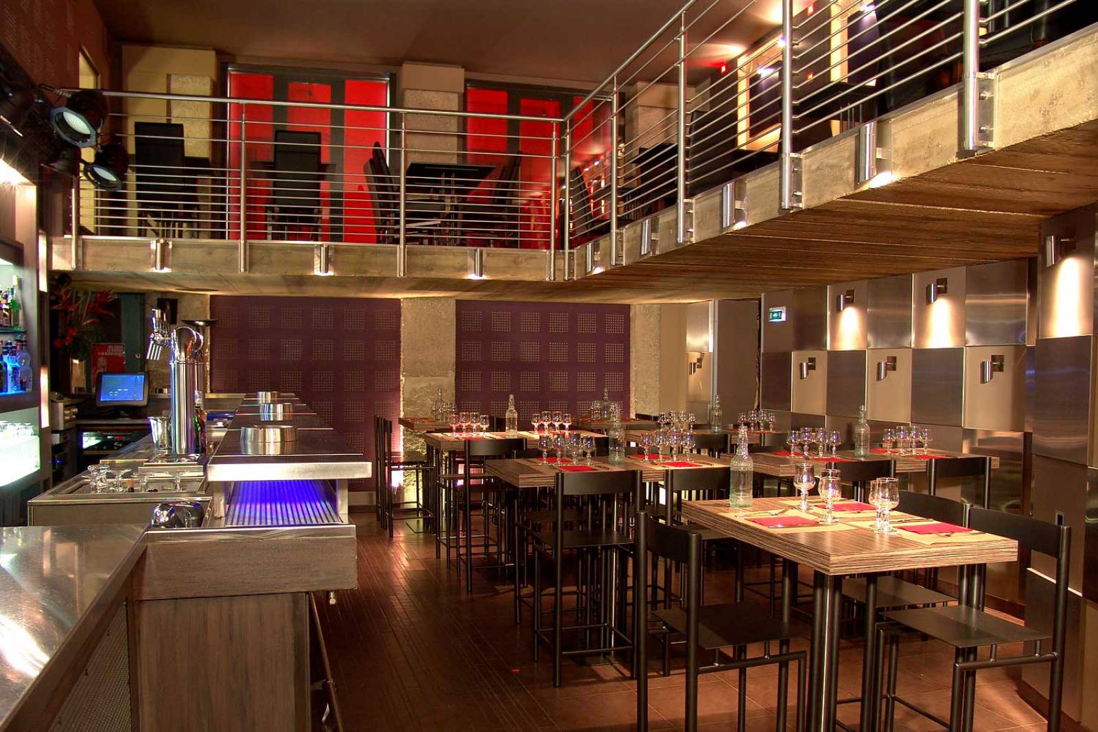 Aménagement d'une salle de restaurant dans un café bar à Lyon