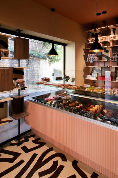 Agencement intérieur d'une patisserie chocolaterie dans les monts d'or