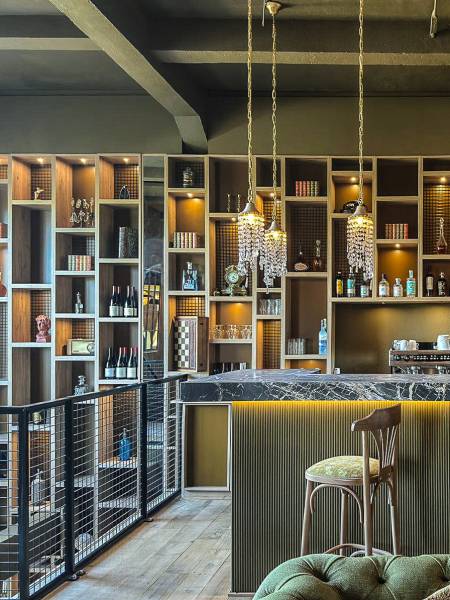 Agencement d'un parastage monumental pour un bar restaurant à Marseille