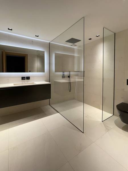 Salle de bain sobre et élégante 