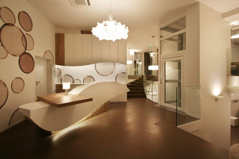 Banque et espace d'accueil de cabinet d'orthodontie
