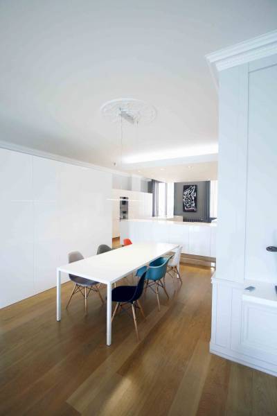 Aménagement intérieur d'un appartement lumineux à Paris