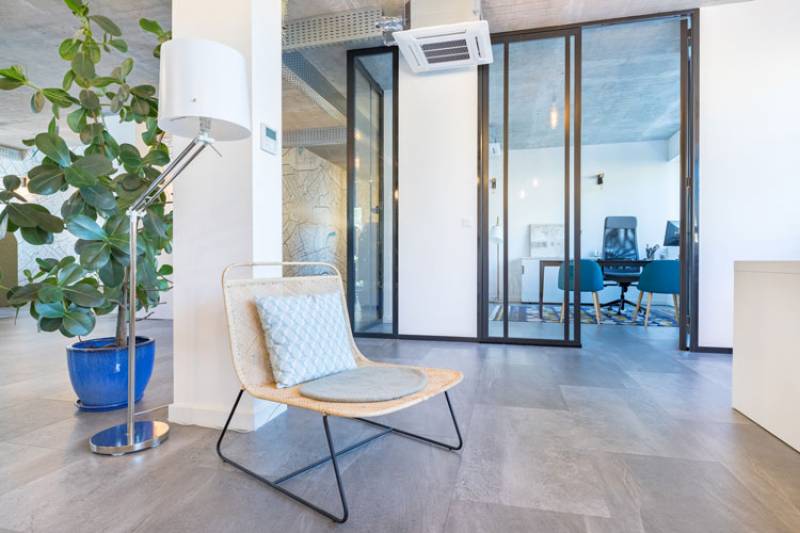 Salle d'attente pour bureaux en open space à Lyon